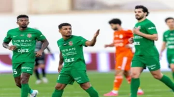 صراع الصدارة يشتعل.. شباب الأهلي يتمسك بالقمة والشارقة يقفز للمركز السابع